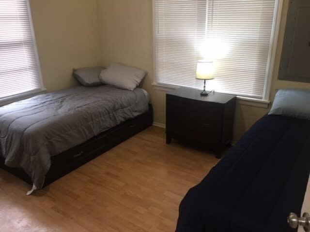 לאוטון Comfortable 3 Bedroom Close To Base Sleeps 6 מראה חיצוני תמונה