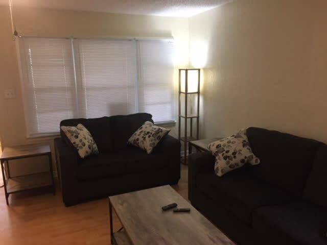 לאוטון Comfortable 3 Bedroom Close To Base Sleeps 6 מראה חיצוני תמונה