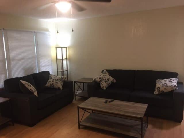 לאוטון Comfortable 3 Bedroom Close To Base Sleeps 6 מראה חיצוני תמונה